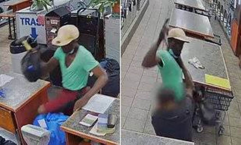 شاهد.. لص يعتدي على عامل مغسلة في نيويورك ويضربه بمطرقة على رأسه