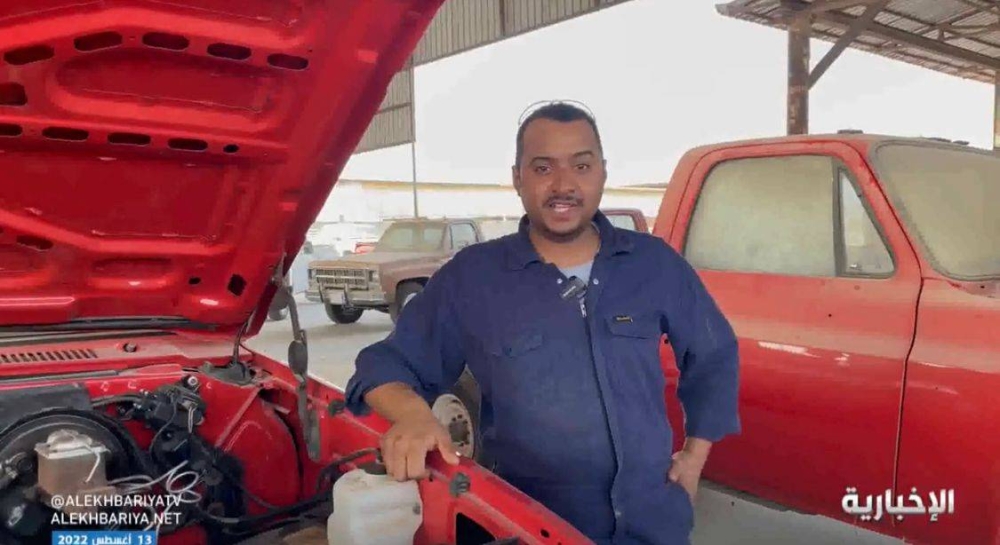 شاهد: مهندس كيميائي يوضح سبب عمله في مجال تصليح السيارات .. ويكشف عن دخله الشهري