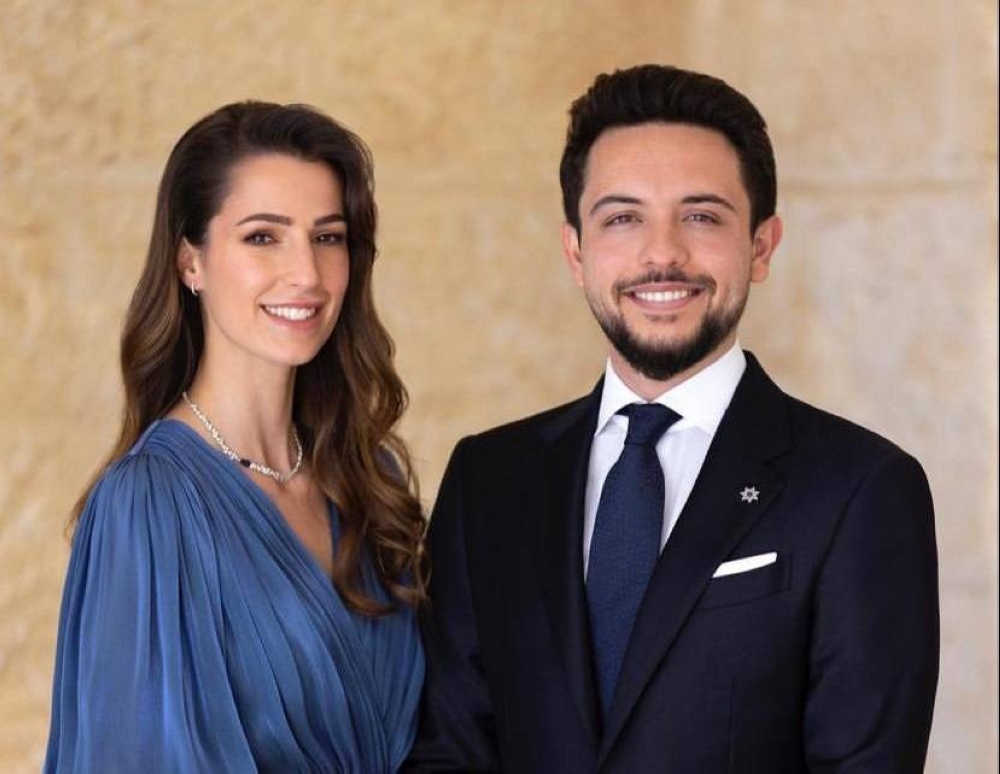 بمن شبه مستخدمو وسائل التواصل رجوة آل سيف خطيبة ولي العهد الأردني ؟