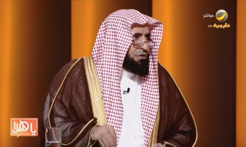 شاهد..  الشيخ  "أحمد الغامدي" :   الفخذ ليس عورة ..وواجب الستر لدى المرأة يختلف عن العورة