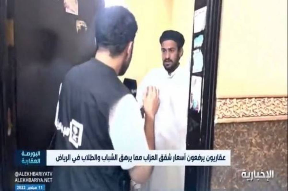 شقق متهالكة .. شاهد: تقرير عن ارتفاع إيجارات سكن العزاب في الرياض ووصولها إلى أسعار خيالية بسبب العمالة الوافدة!