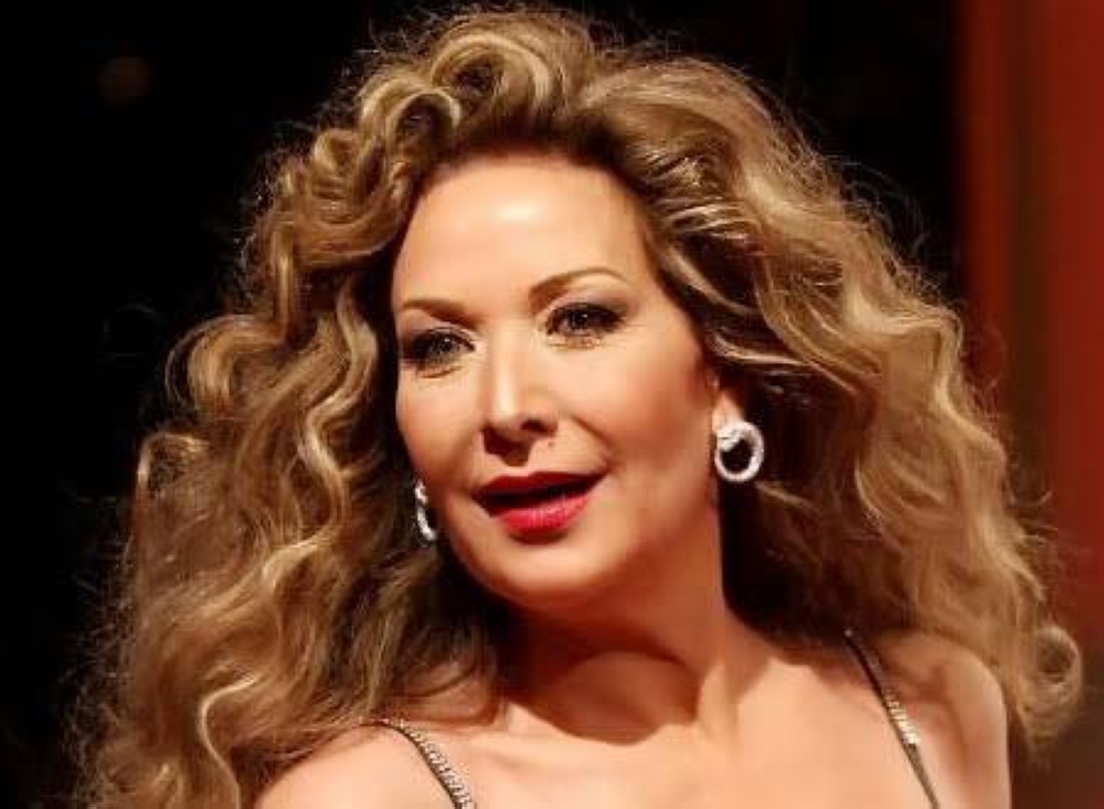 شاهد.. الفنانة "رغدة" تنشر صورة صادمة لها بدون مكياج