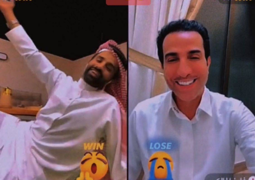 شاهد: فايز المالكي يدخل في تحدي مع مشهور في "التيك توك"على رهان إذا تمكن من إضحاكه بـ "نكتة" يهديه أرض بمساحة 1500 متر في الرياض