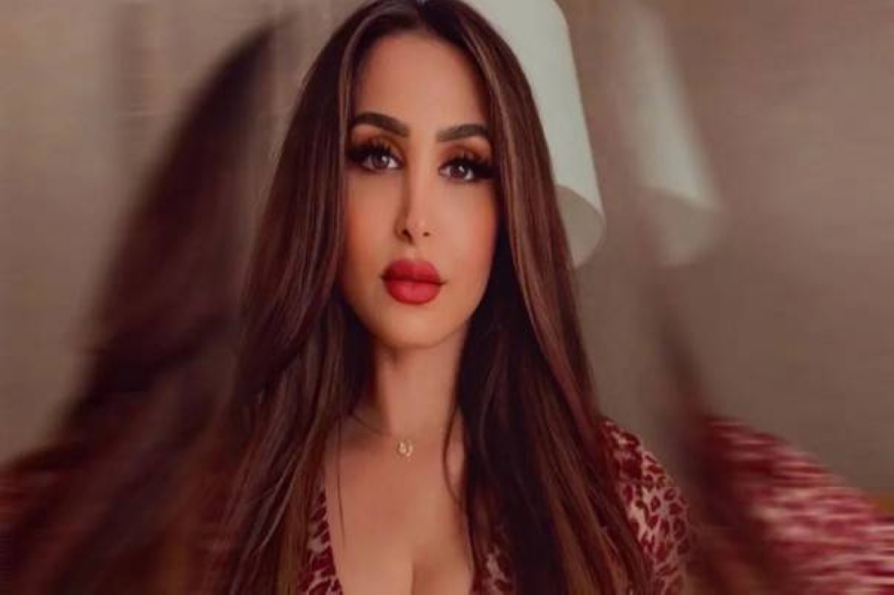 شيطانة متمثلة في جسد امرأة.. هند القحطاني تشن هجوماً على مشهورة وترصد مكافأة مالية ضخمة لمن يتعرف عليها 