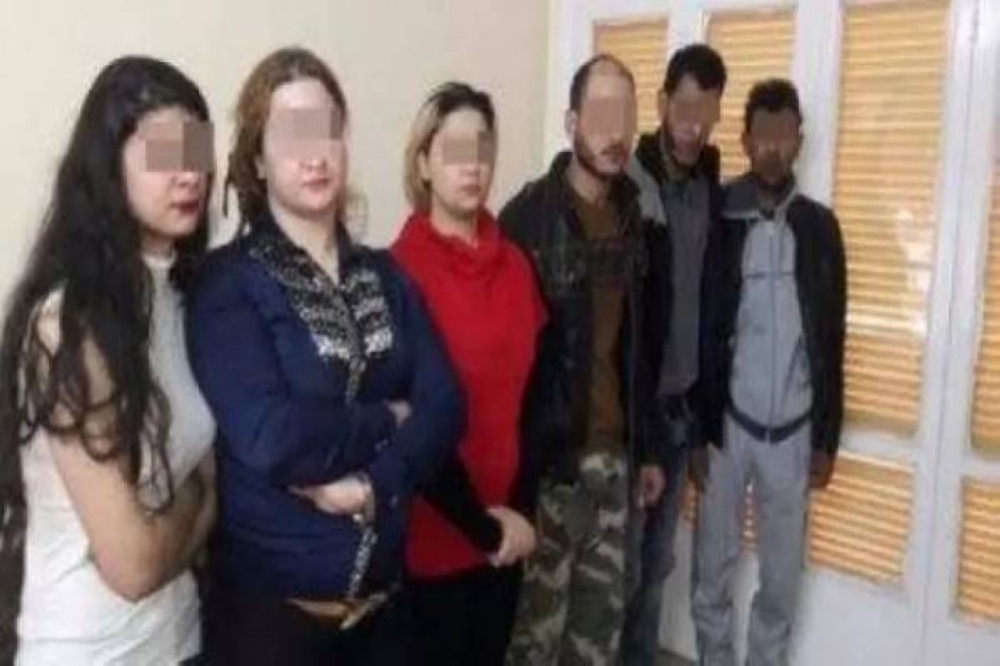 "الساعة بألفين جنيه ".. مصر: تفاصيل ضبط مدرس وزوجته يديران شبكة لتبادل الزوجات بالمنصورة