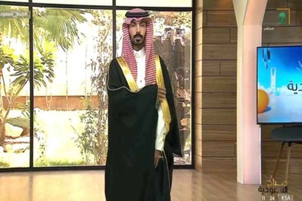 بالفيديو.. مختص يكشف عن طريقة ارتداء البشت لجميع المناسبات