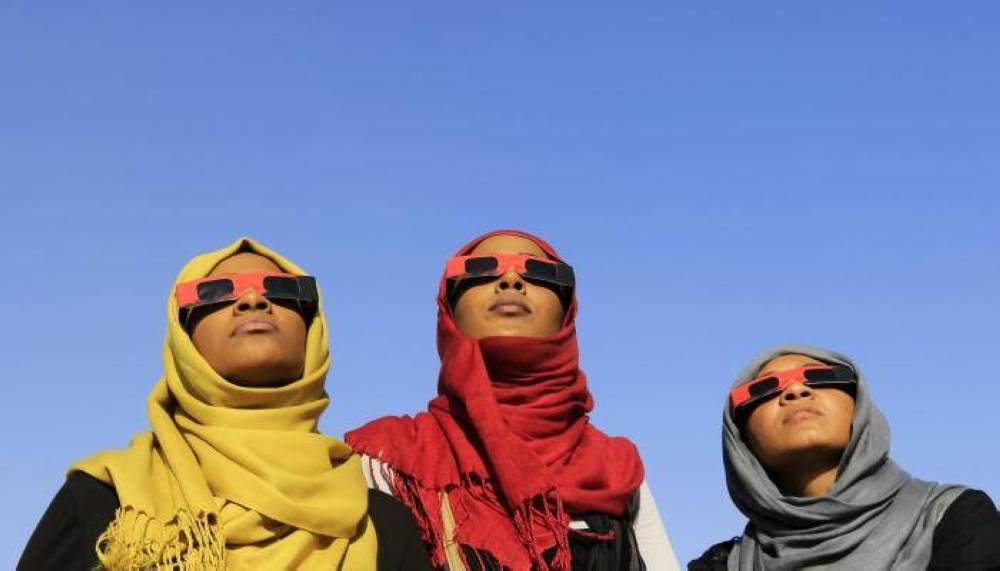 بالتفاصيل .. تعرف على  توقيت  كسوف الشمس  خلال الأيام  القادمة  على مدن المملكة