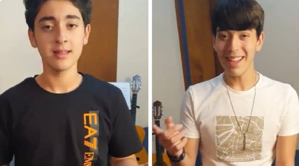 شاهد.. حفيدي الفنان اللبناني  الراحل "وديع الصافي" يغنيان "على الله تعود"