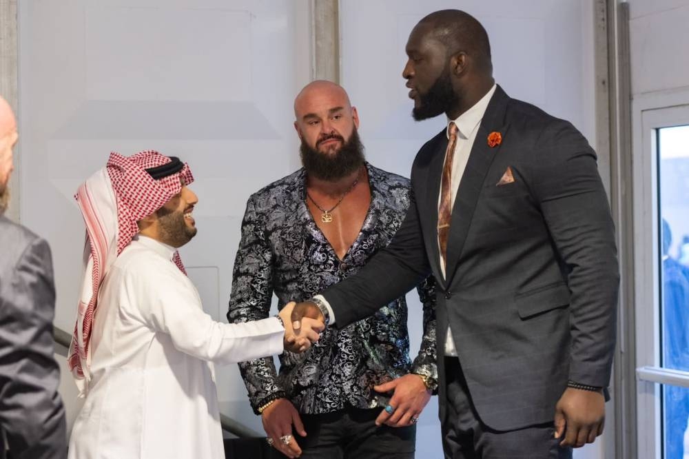 ‏شاهد.. لحظة استقبال "تركي آل الشيخ" لنجوم المصارعة WWE في الرياض