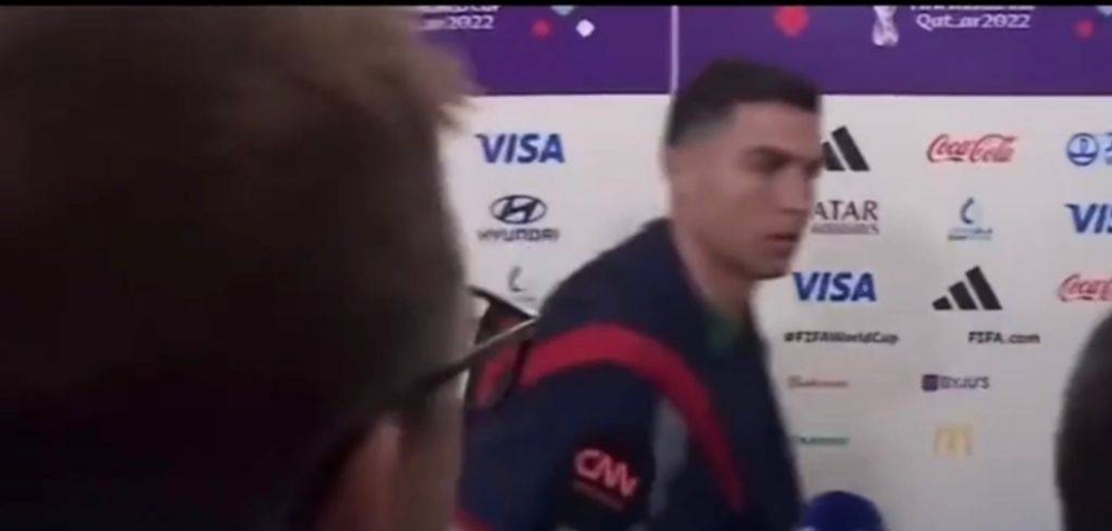 مراسل صحفي يسأل  "كريستيانو" هل وقعت لنادي ⁧النصر‬⁩ ؟ ..شاهد:  الأخير يفاجئه بالرد!