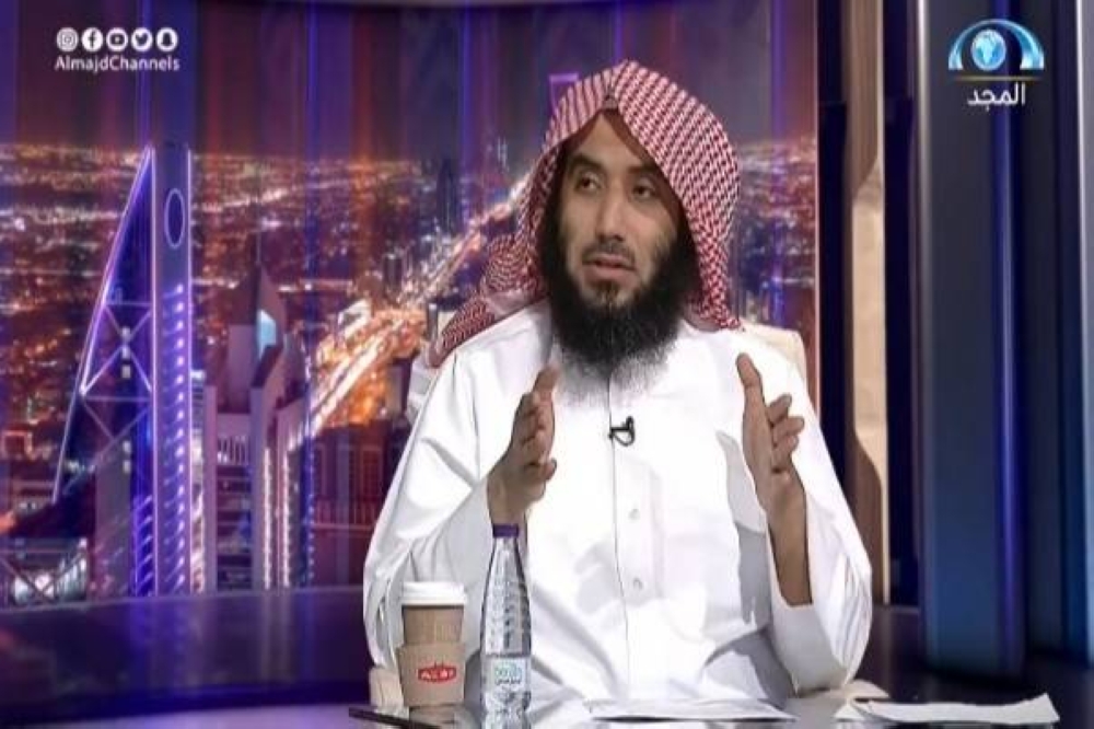 شاهد.. قاضي سابق يوضح ماهو الإجراء المتبع في حال غياب المدعي أو المدعى عليه عن الجلسة