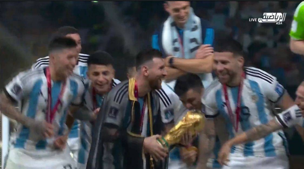 شاهد: تركيب أغنية "عريسنا يابدر بادي"على طريقة مشية ميسي أثناء احتفاله ببطولة كأس العالم تثير تفاعلا واسعا