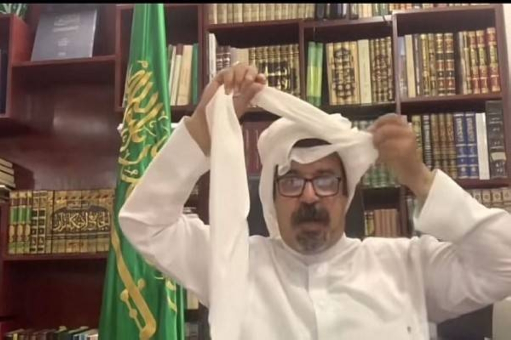 شاهد: صانع محتوى يكشف عدم جواز  لبس" الغبانة الهندية " التي يرتديها أهل الحجاز.. ويوضح الطريقة الصحيحة لارتدائها