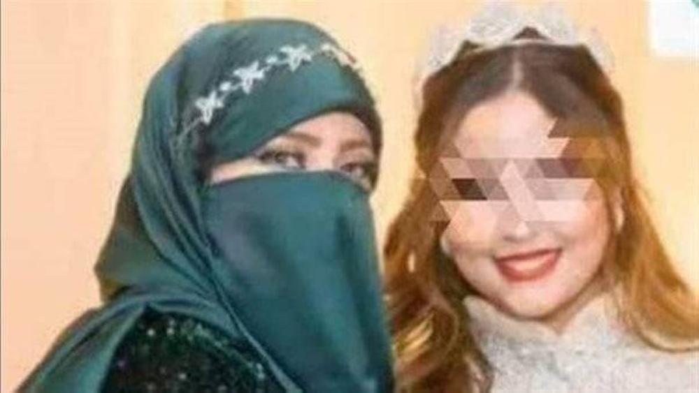 شقيق المتهمة بقتل والدتها بمساعدة صديقها في مصر يدلي بشهادته.. وكيف حاولت المتهمة خداعهم