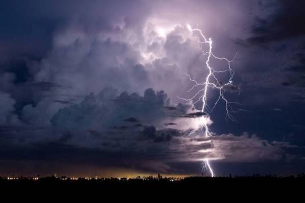 الأرصاد تكشف تفاصيل حالة الطقس المتوقعة اليوم الجمعة: هطول أمطار رعدية غزيرة تؤدي إلى جريان السيول على هذه المناطق!