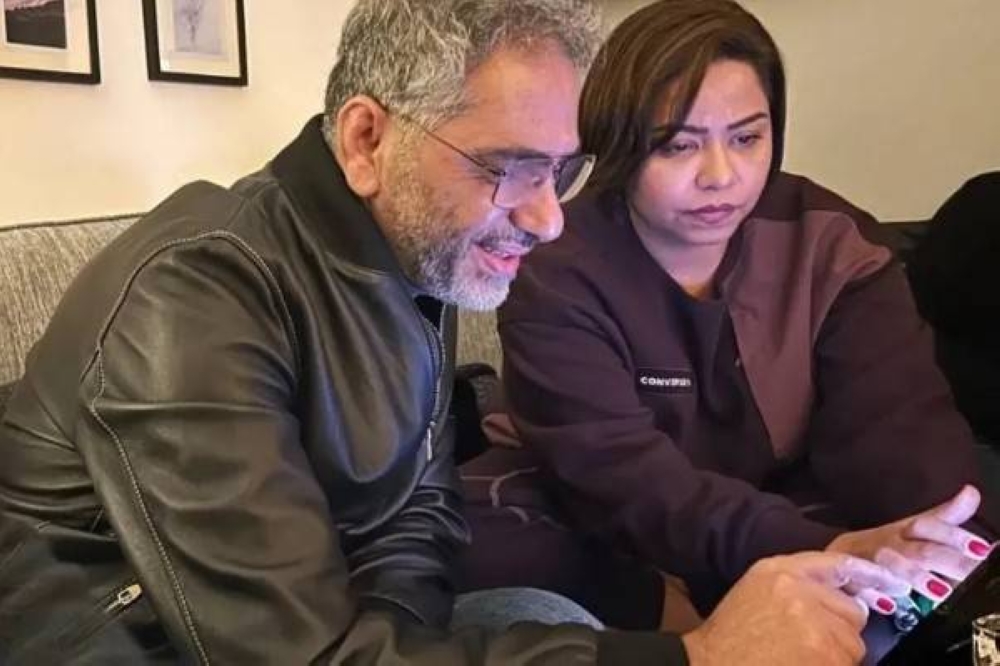 شاهد الفنانة شرين تظهر فجأة مع الفنان اللبناني "فضل شاكر" في مكان مجهول

 