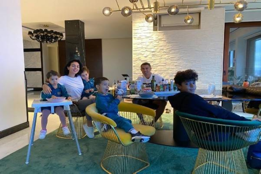 تعرف على اسم الحي الذي سيقيم فيه رونالدو وعائلته في الرياض