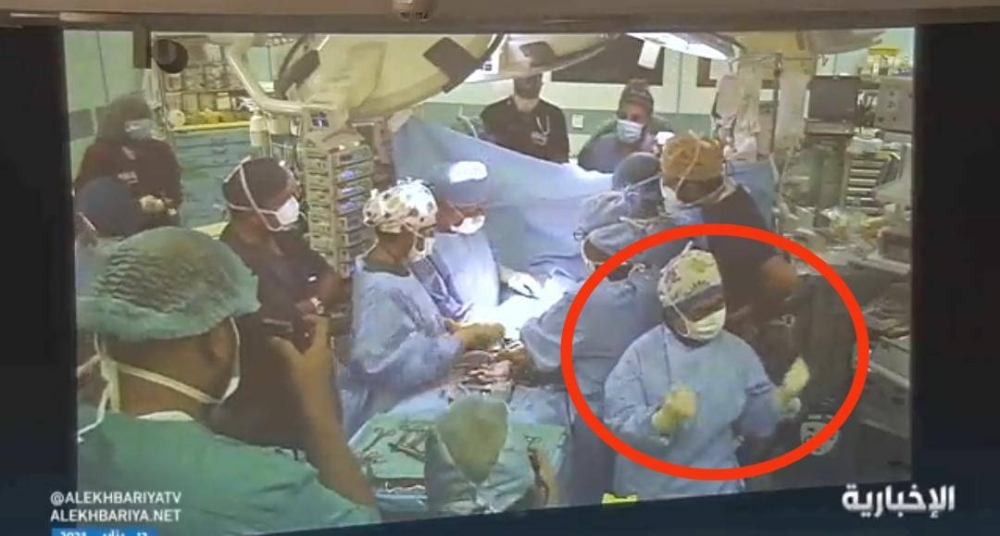 هل نجحت العملية ؟.. شاهد.. ردة فعل إحدى عناصر الفريق الطبي داخل غرفة عمليات فصل ‎التوأم السيامي العراقي
