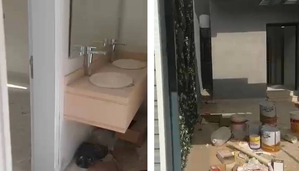 "معاك أبو جمل"...شاهد.. عامل يطلب من آخر الإسراع بإخفاء التشققات داخل فيلا قبل وصول  "المقيم" من شركة أرامكو