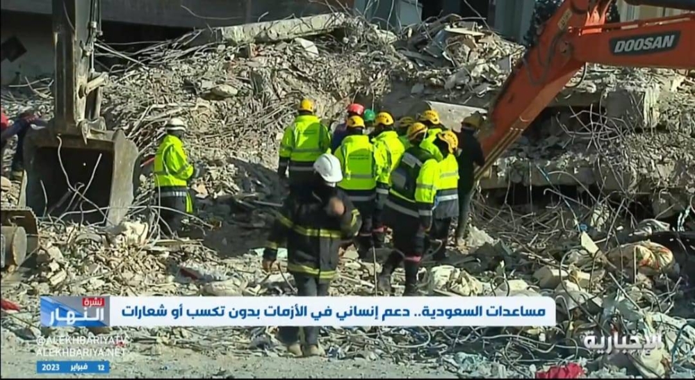 "سمعوا صراخه".. شاهد : فريق الإنقاذ السعودي يبحث عن طفل أسفل أنقاض الزلزال في تركيا