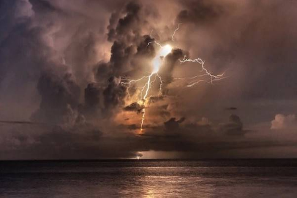 الأرصاد تكشف عن حالة الطقس اليوم: هطول أمطار رعدية وهبوب رياح نشطة مثيرة للأتربة على هذه المناطق!