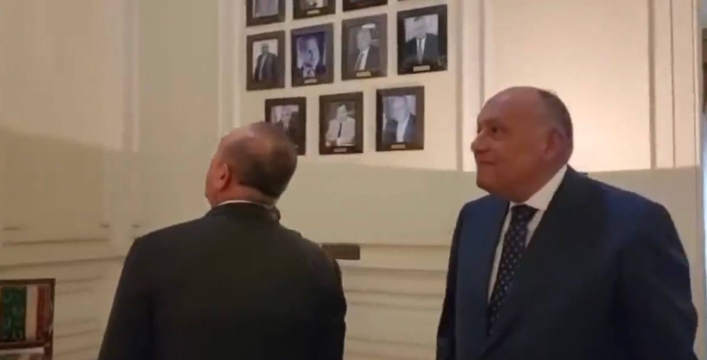 بدون مرسي.. شاهد: وزير الخارجية المصري  يستعرض صور رؤساء مصر أمام نظيره التركي منذ عام 1952