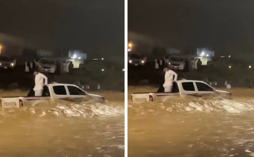 شاهد.. لحظة إنقاذ شخص علق وسط السيول بعد غرق سيارته في الدوادمي
