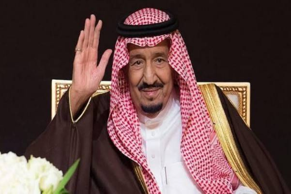 خادم الحرمين يهنئ المسلمين عبر "تويتر" بمناسبة حلول عيد الفطر