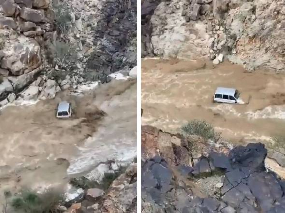 شاهد: السيل في وادي حوران يجرف سيارة " جيب" غرب ⁧‫بيشة
