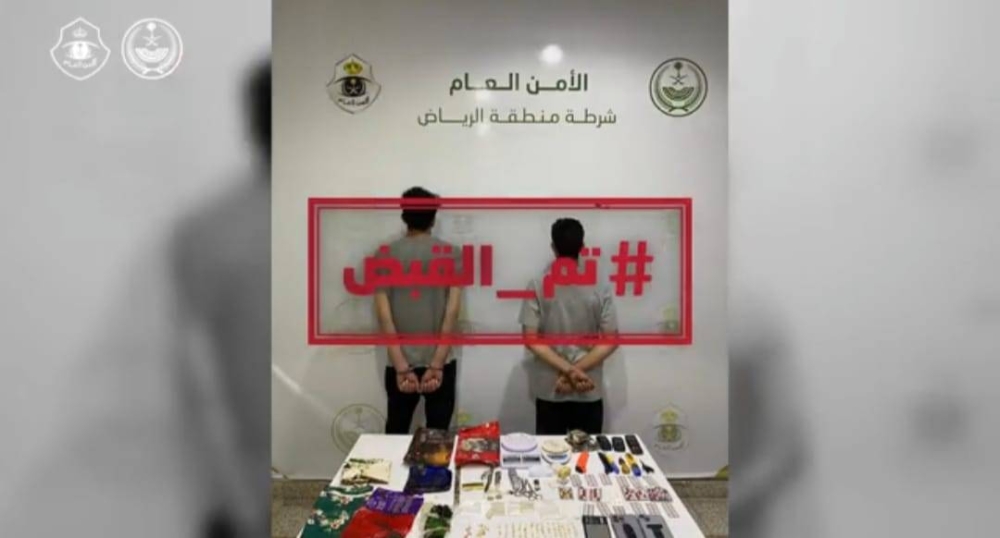 شاهد.. فيديو "تم القبض" على عدد من مهربي المخدرات.. والكشف عن جنسياتهم وما عثر عليه بحوزتهم