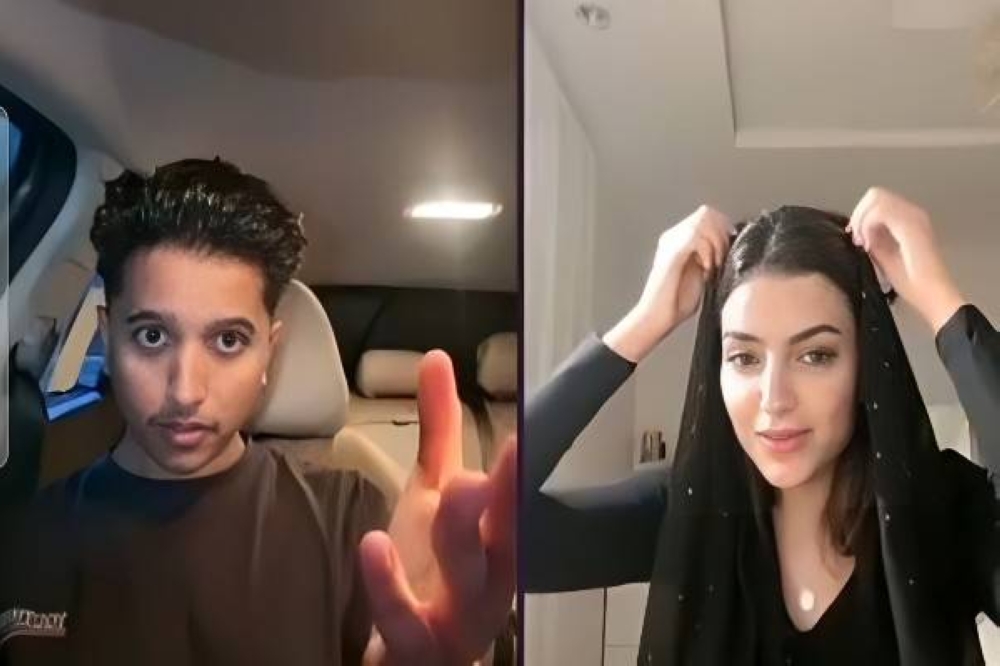 شاهد: مشهورة تيك توك تخلع الحجاب خلال بث مباشر
