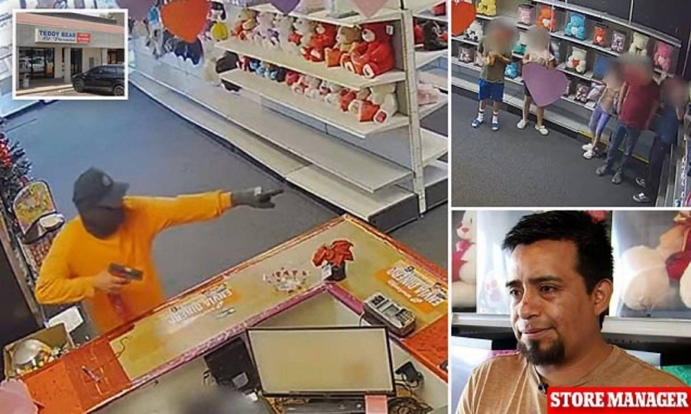 شاهد: لص مسلح يقتحم متجر بداخله أطفال في ولاية أريزونا الأمريكية