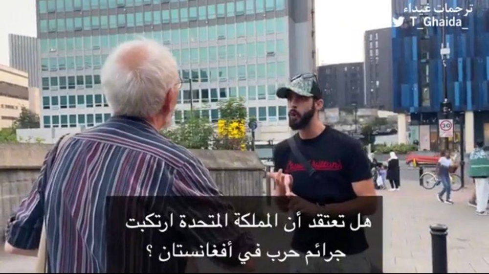 شاهد: جمهور نادي ⁧‫"نيوكاسل‬⁩ الإنجليزي " يدافعون عن المملكة ويردون على شخص هاجم السعودية