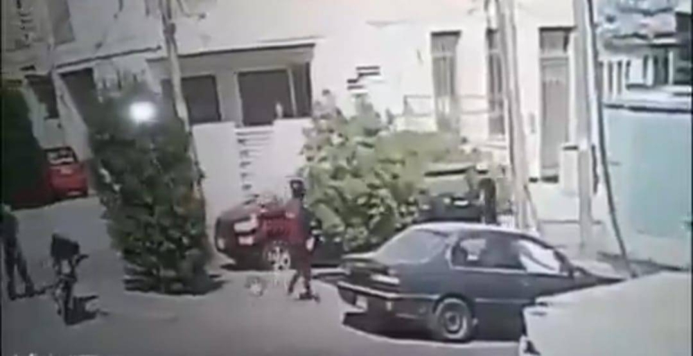 شاهد.. أول فيديو يوثق  لحظة اغتيال البلوغر العراقي " نور بي إم " أمام منزله في بغداد