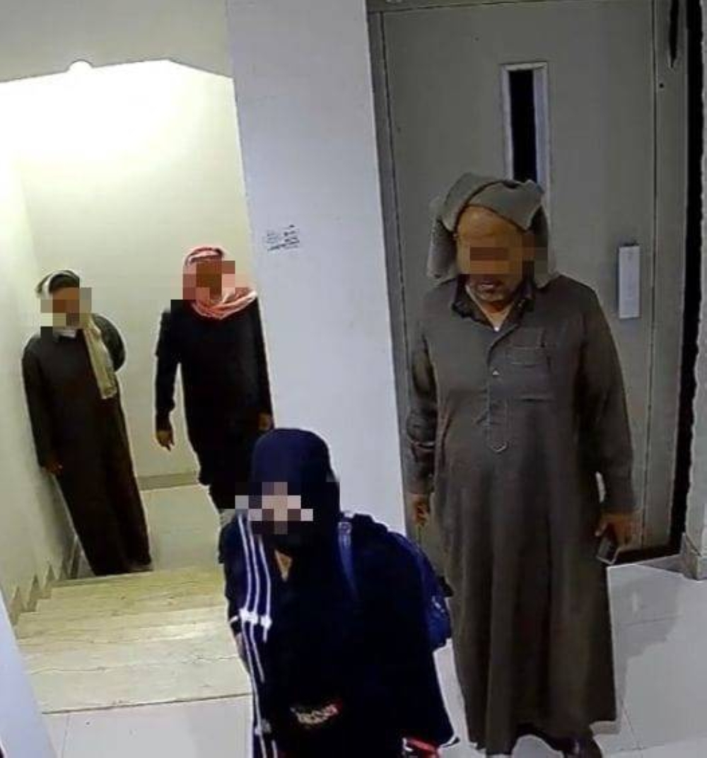 شاهد.. بيان أمني بشأن الفيديو المتداول لأشخاص داخل مبنى في الرياض