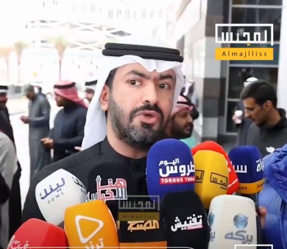 بالفيديو.. معلمون كويتيون  يعتصمون احتجاجا على قرار تطبيق بصمة الحضور والانصراف