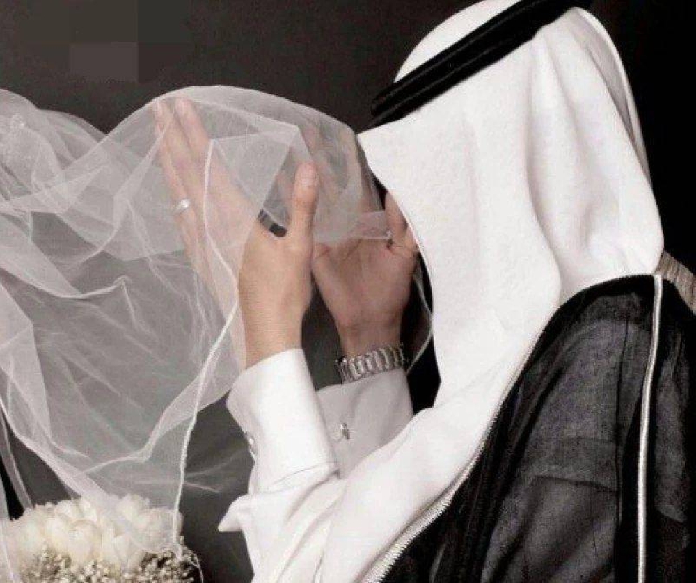 قايل لأهلي ابي بنت نحيفة.. شاب يتفاجأ  بشيء غريب في جسم زوجته بعد وقت قصير  من زفافه  ويعلق: أحس إني انظلمت