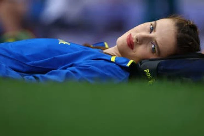 من هي "الحسناء النائمة" التي خطفت الأنظار في أولمبياد باريس؟