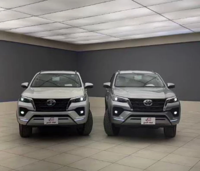 شاهد.. مختص يقارن بين مواصفات وسعر سيارة تويوتا فورتشنر VX2 العادي و VX2 PLUS