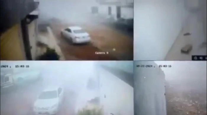 شاهد: كاميرات المراقبة توثق قوة الرياح الهابطة في المدينة المنورة