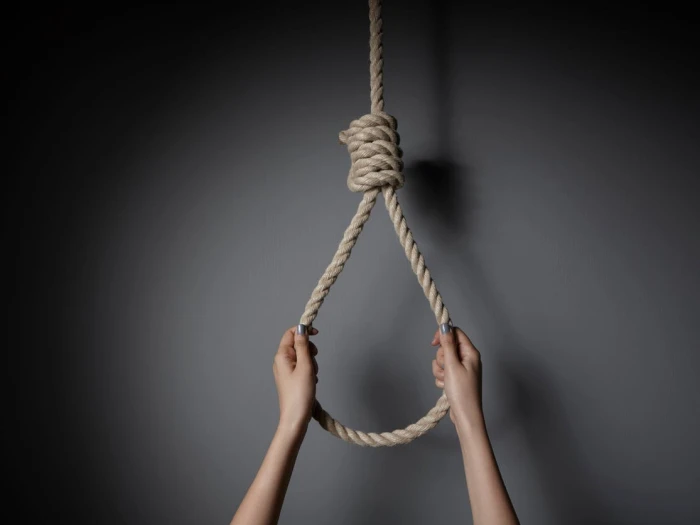 انتحار شاب مصري شنقاً داخل منزله في المنيا.. لسبب غريب!