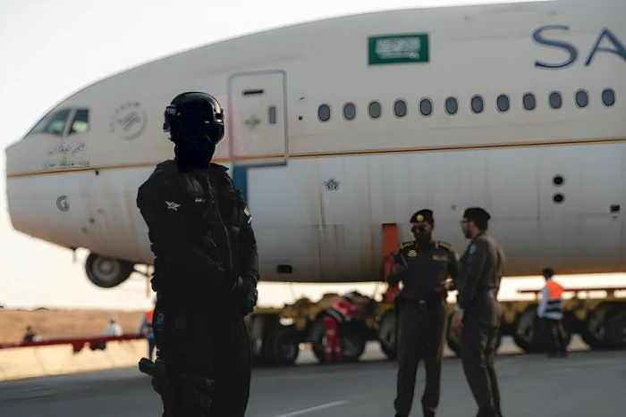 شاهد.. "تركي آل الشيخ" ينشر أحدث صور لرحلة نقل الطائرات الثلاث إلى الرياض