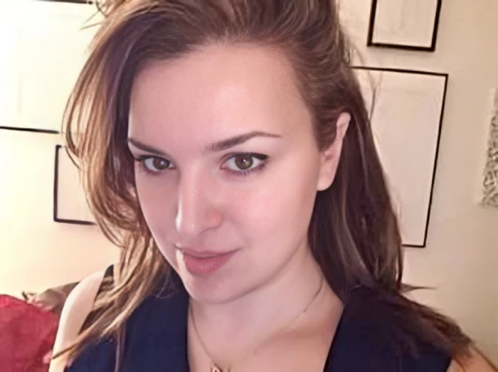 من هي "الحسناء الغامضة" كريستيانا بارسوني وعلاقتها بانفجار "بيجر" في لبنان؟