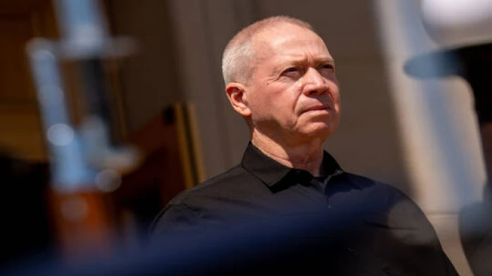 كشف تفاصيل الرسالة التي وجهها وزير الدفاع الإسرائيلي إلى نتنياهو قبل ساعات من الهجوم على إيران