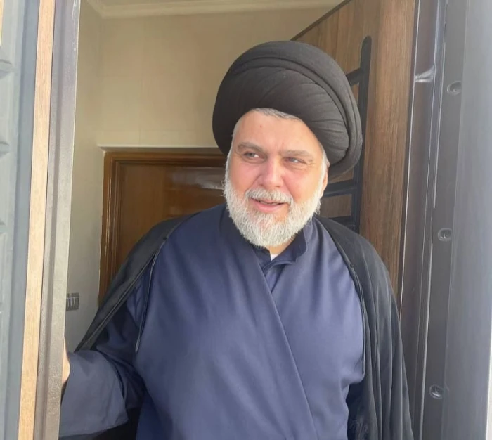 مقتدى الصدر يهنئ المسيحيين بمناسبة عيد الميلاد: هابي كريسماس