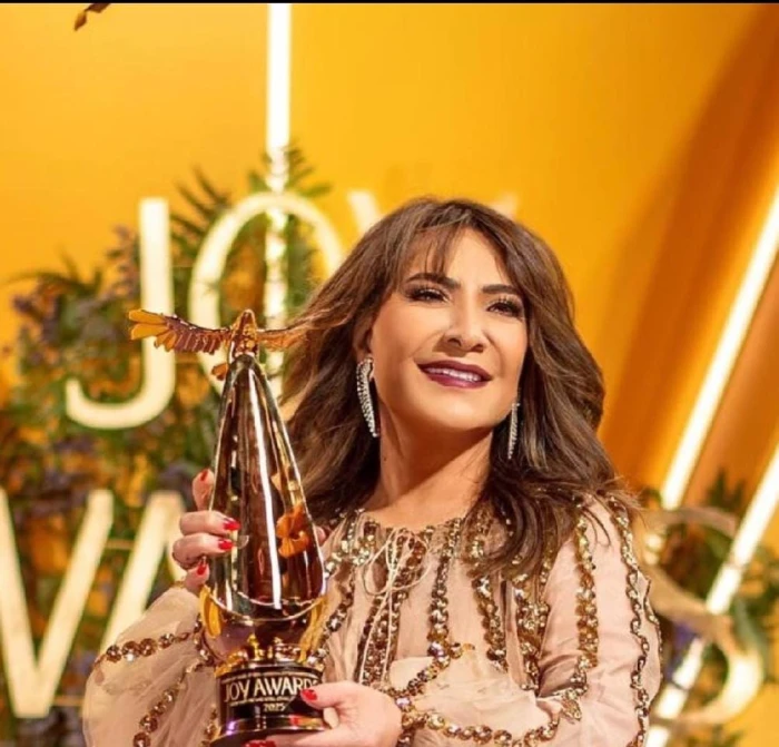 وزير الداخلية الكويتي يعلن سحب الجنسية الكويتية من الفنانة العراقية ‎هدى حسين.. ويعلق «المال مقابل الفن والجنسية للكويتيين فقط»