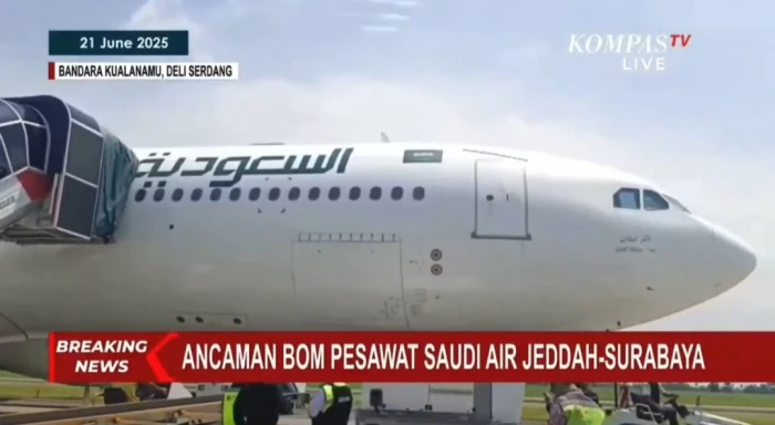 للمرة الثانية.. هبوط طائرة سعودية اضطراريا في مطار بإندونيسيا بعد بلاغ أمني - فيديو للمرة الثانية.. هبوط طائرة سعودية اضطراريا في مطار بإندونيسيا بعد بلاغ أمني - فيديو