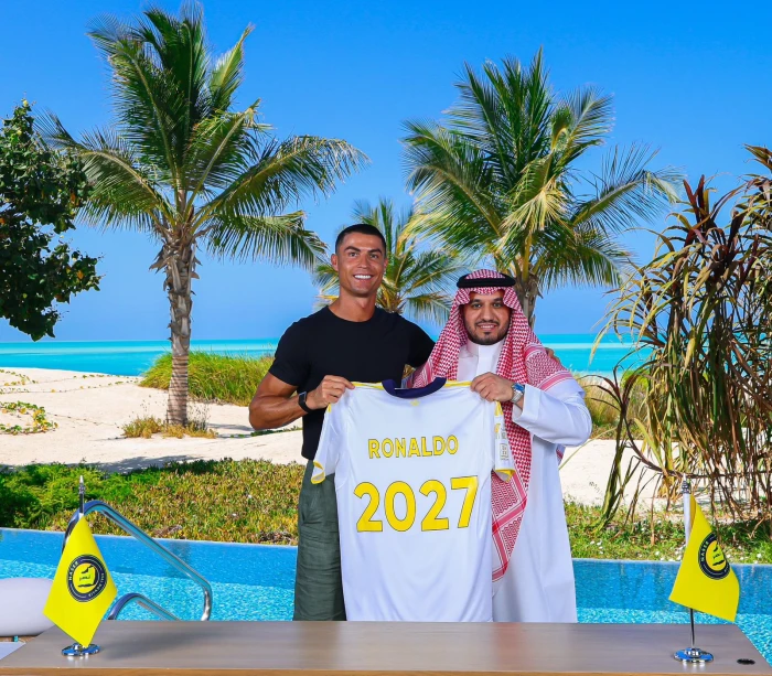 «النصر» يعلن رسميا تجديد عقد كريستيانو رونالدو حتى عام 2027