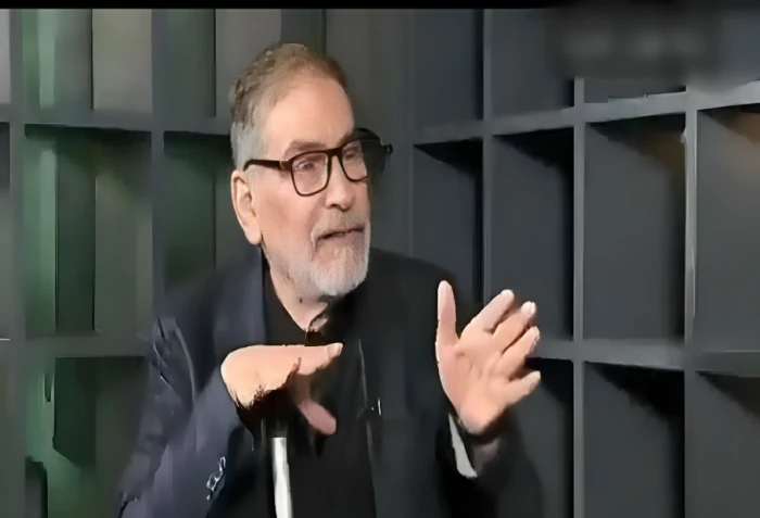 "ممسكًا بجهاز يساعده على التنفس".. بالفيديو: مستشار المرشد الإيراني "شمخاني" يروي اللحظات الأولى للهجوم الإسرائيلي الذي استهدف منزله