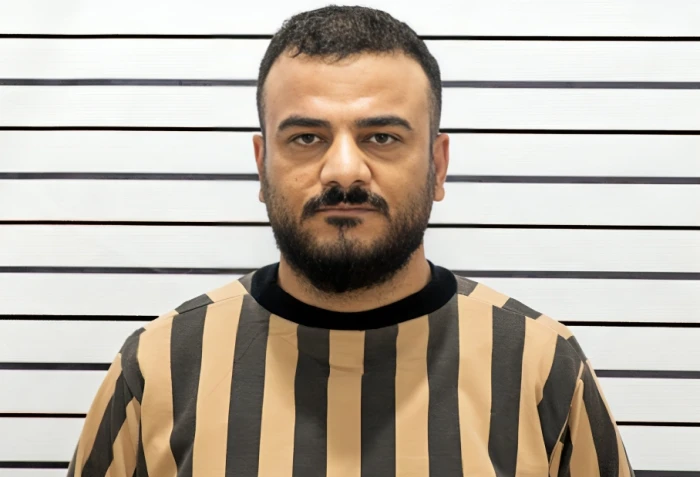 "ارتكب جرائم حرب مع داعش".. القبض على أحد شبيحة نظام الأسد البائد في سوريا